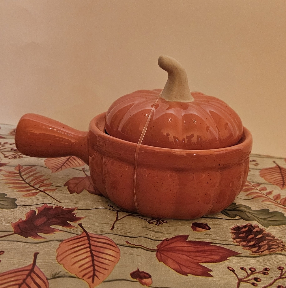 Sage & Oak Pumpkin Bowl with Lid